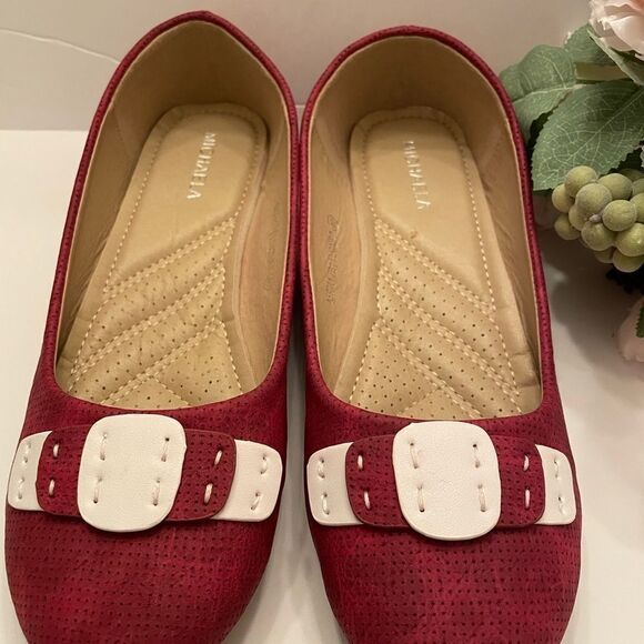 Rose Red Textured Flats with White Trim by Michaela Size 40 - Picture 4 of 8